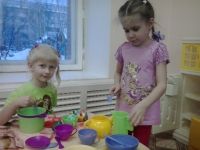 «Картотека сюжетно - ролевых игр в средней группе»